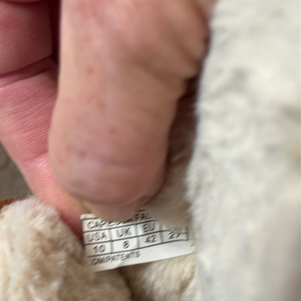 Vionic slipper. Excellent condition imo. - Picture 3 of 4